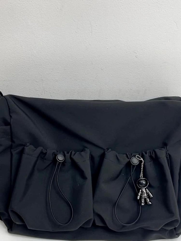 UrbanLiner Nylon Budveske – Svart Skulderbag med Glidelås for Daglig Bruk | Skanto