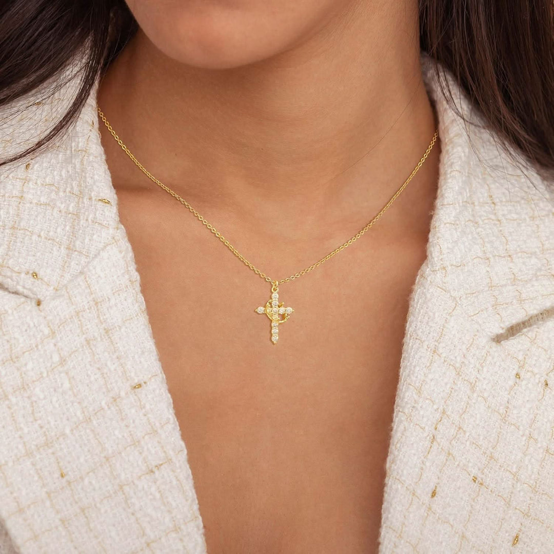 Skanto | Elegant 18K Gull Kubisk Zirkonia Kors Kjede