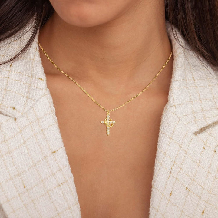Skanto | Elegant 18K Gull Kubisk Zirkonia Kors Kjede