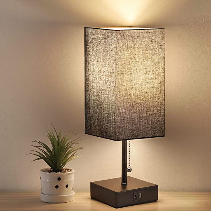 LumiCharge – Moderne Bordlampe med USB-ladeporter | Skanto