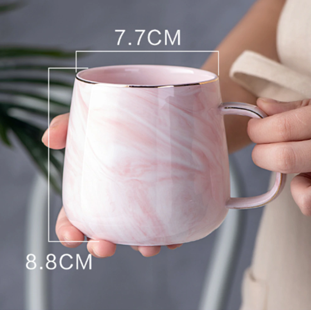 Elegant marmor keramikkopp med gyldne detaljer for daglig bruk | Skanto