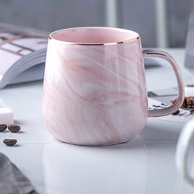 Elegant marmor keramikkopp med gyldne detaljer for daglig bruk | Skanto