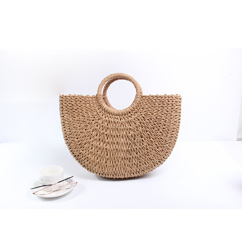 Generous basket bag with charming round handle Skanto