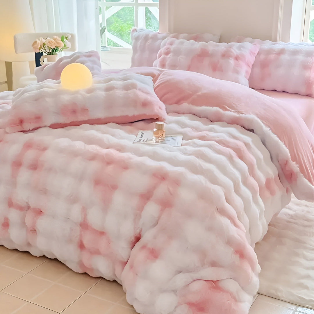 Koselig sengetøysett i plysj – varmt og mykt for høst og vinter | ReversiSkantoe-design laget av kaninpels og melkefløyel
