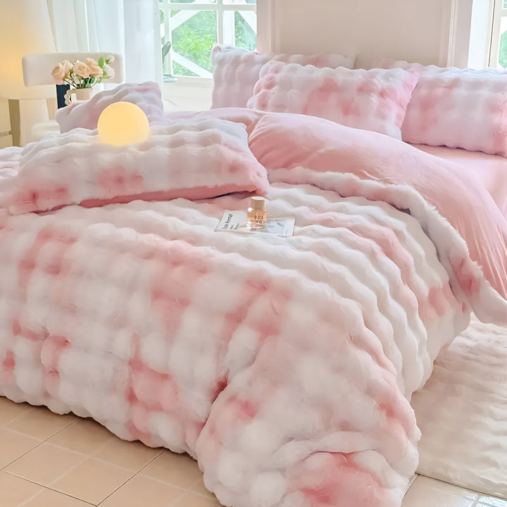 Koselig sengetøysett i plysj – varmt og mykt for høst og vinter | ReversiSkantoe-design laget av kaninpels og melkefløyel