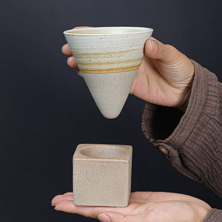 Grovt keramikk kaffekopp med base konisk couture kopp & base sett | Skanto