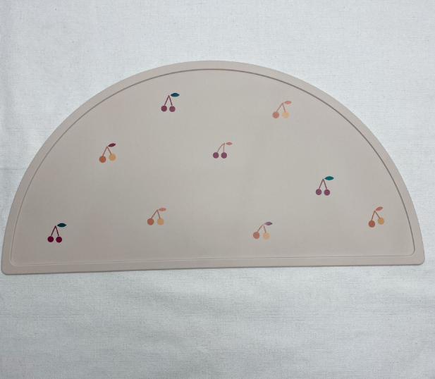 Skanto | Silikon Placemat for Barn – Rutsjebeskyttende Bordmatte i Halvmåneform