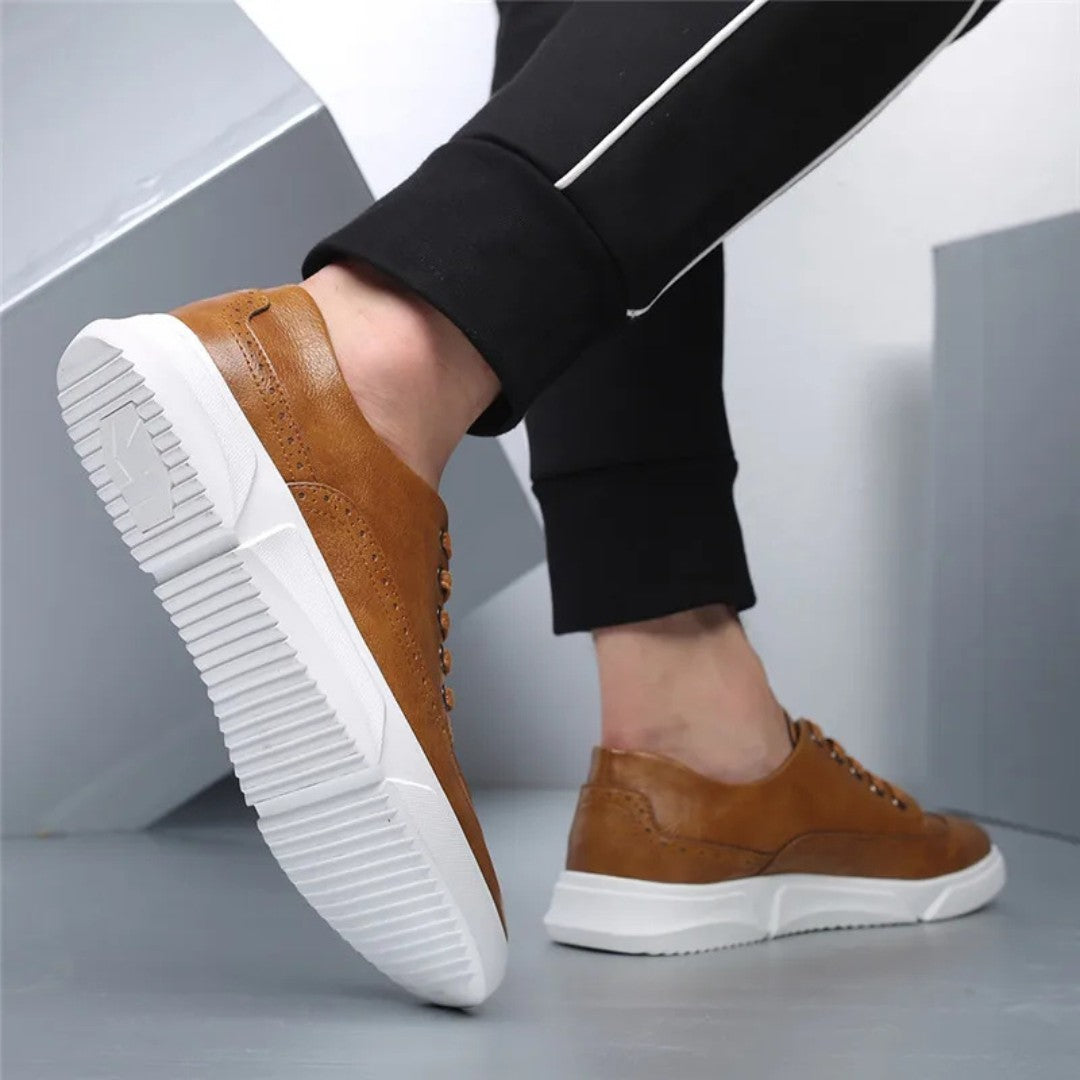 Brogue-sneakers i skinn med gummisåle