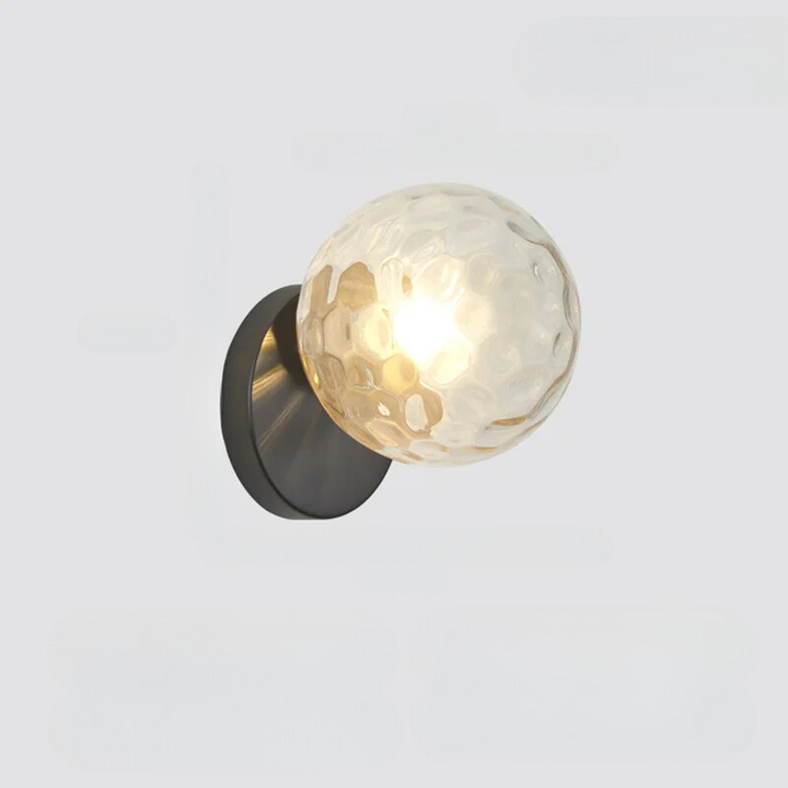 LuxeGlow - Stilfullt Gull Vegglampe med Glassball Skanto