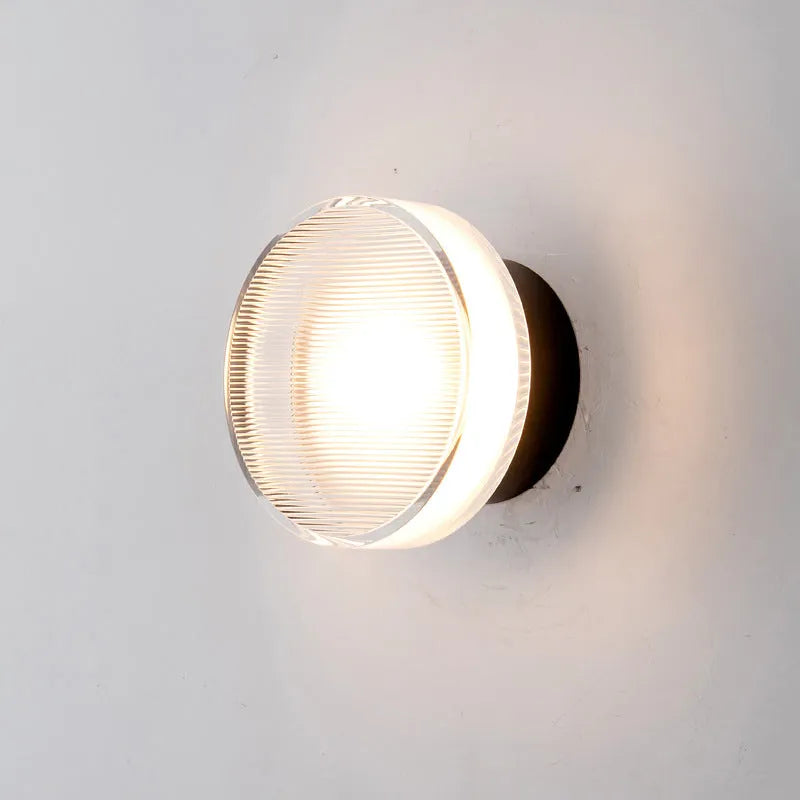 Skanto | Valyona – Moderne Metall Vegglampe | Svart & Gull Kjegle-design | Varm LED-belysning