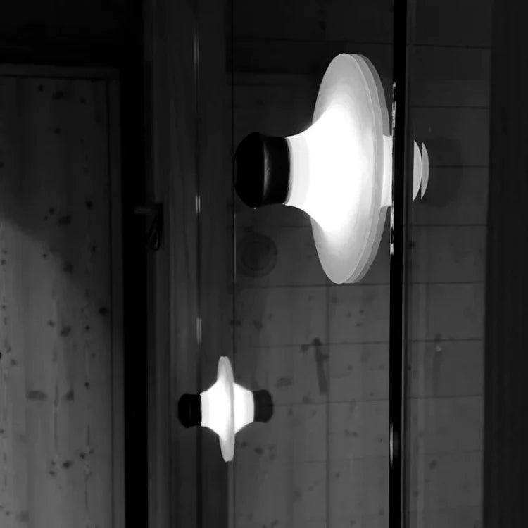Skanto | LED vegglampe med oppladbart sugefeste
