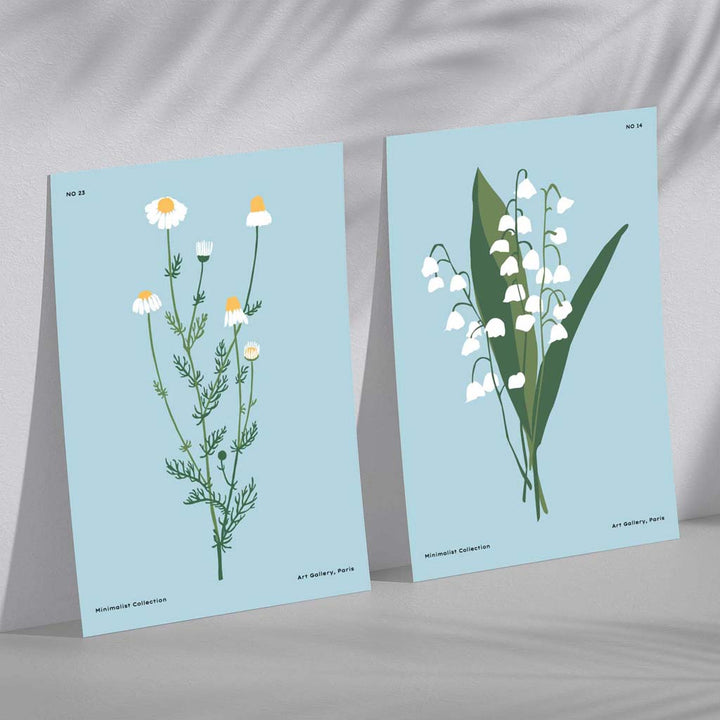 Illustrasjon av en blå villblomst, innrammet sett med 2 kunsttrykk