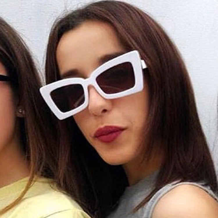 Dame Designer-solbrille med moderne geometrisk ramme Skanto