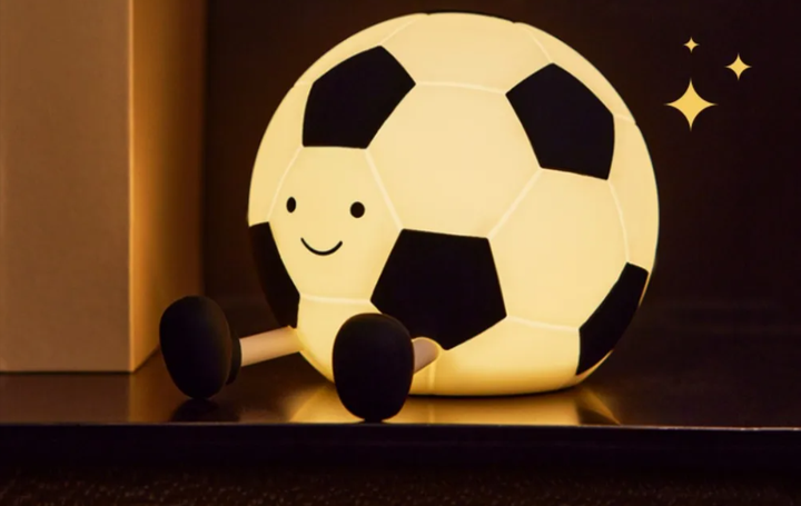 Skanto | Oppladbar fotball silikon nattlampe – GlowKick