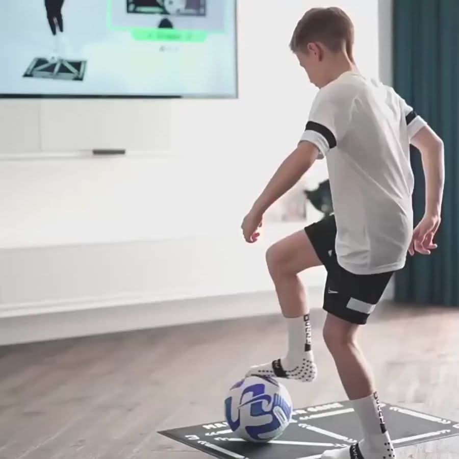 Skanto | SKILLZONE – Teknisk matte for fotballtrening med antiskli sokker, 2 × 2 m innendørs