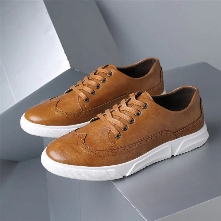 Brogue-sneakers i skinn med gummisåle