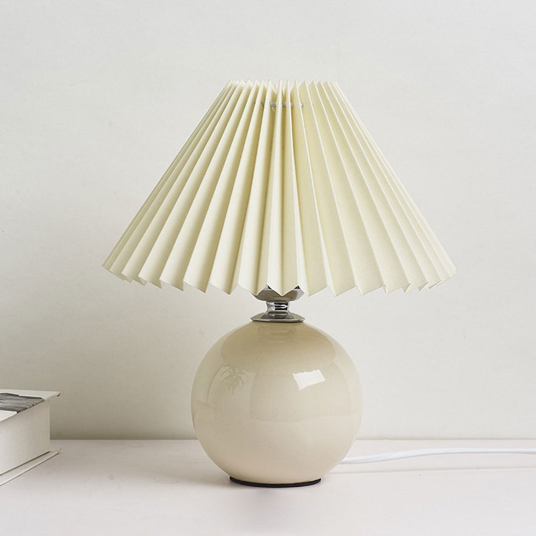 Skanto | Nordisk minimalistisk 1-lampe bordlampe laget av keramikk med folder