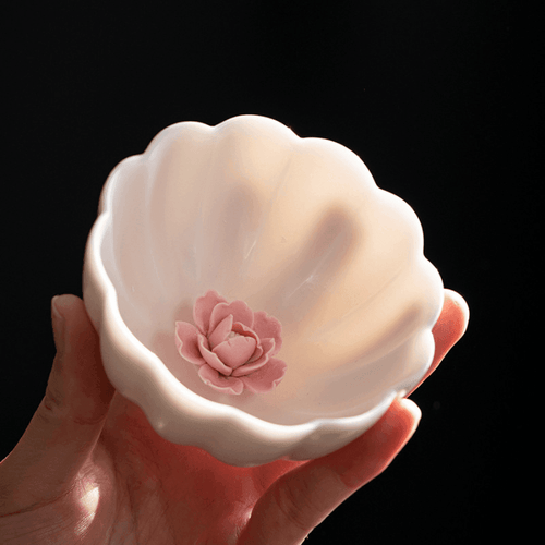 Håndlaget keramisk tekopp med innebygd keramisk rose | Skanto