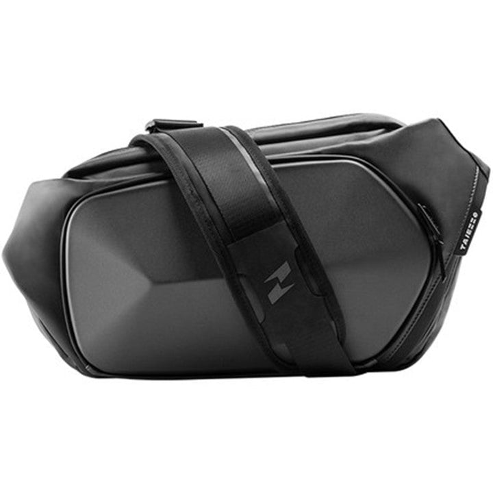 Skanto | Kul Vanntett Crossbody Bag med Flere Lag, Ergonomisk Design og Kollisjonsbeskyttelsesdesign, for Skole, Reise, Arbeid, Sport og Mer