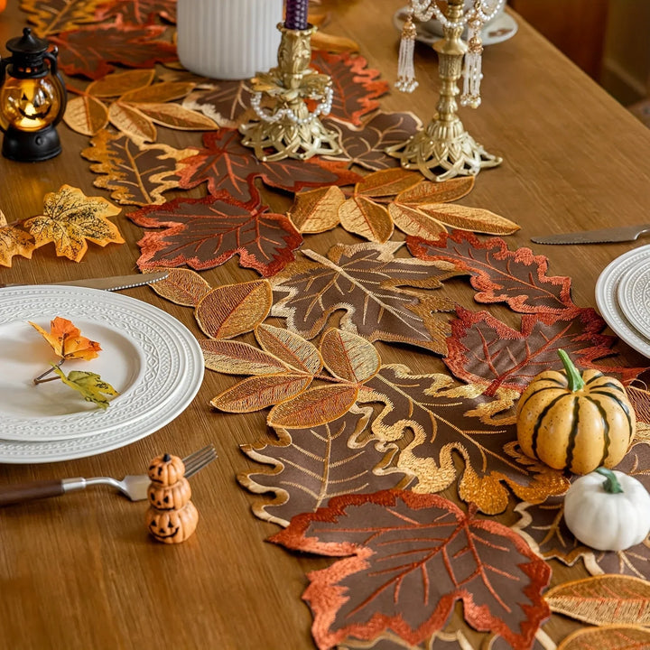 Skanto | HarvestLeaf Bordløper | Brodert Lønnblad Design | Høstdekor i Landlig Stil
