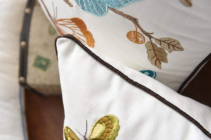 Skanto | Dekorativ pute med broderi i landlig stil