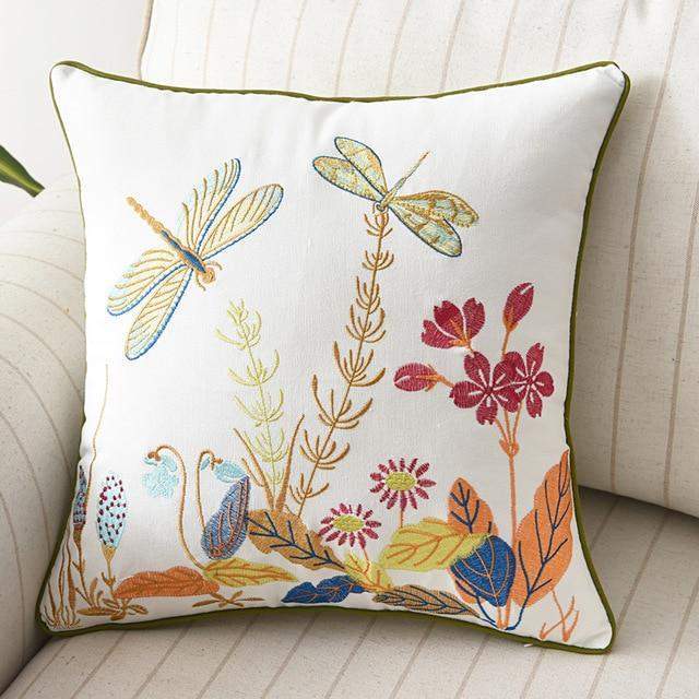 Skanto | Dekorativ pute med broderi i landlig stil