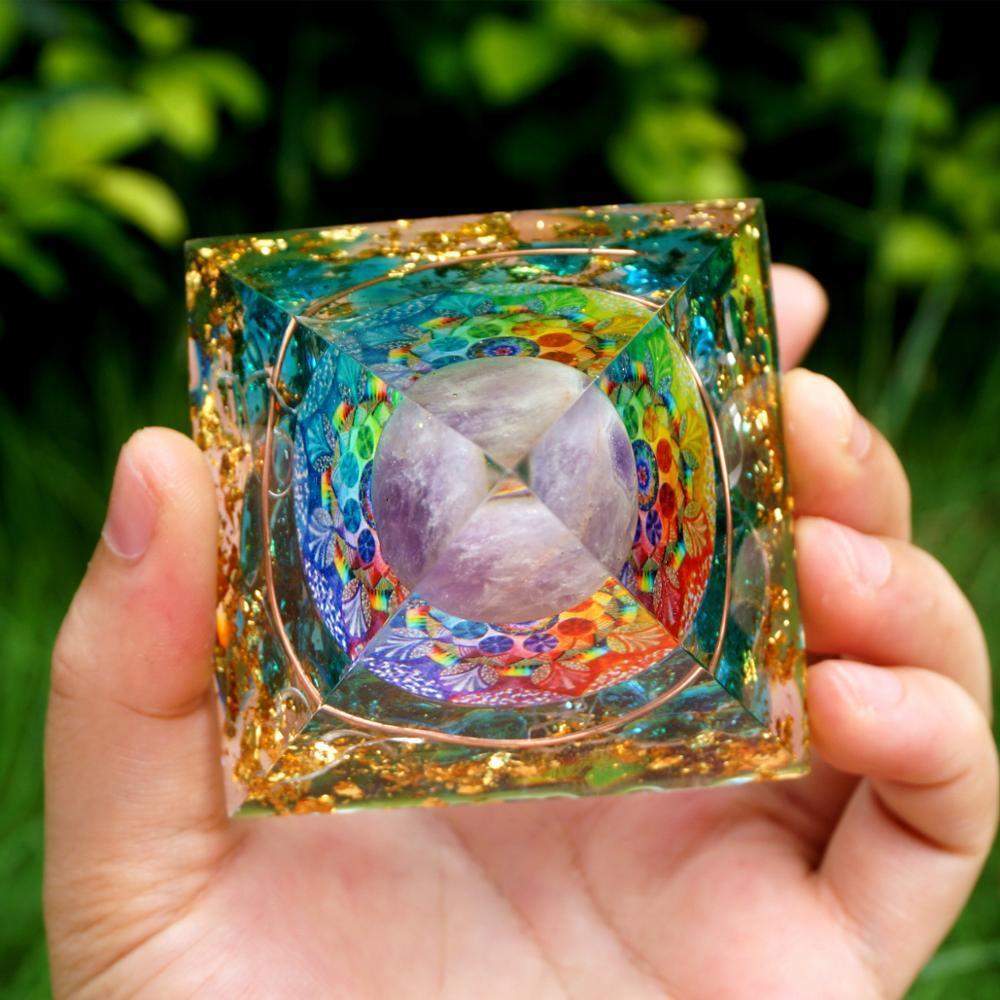 Skanto | Amethyst krystallkule med blå kvarts orgone pyramide