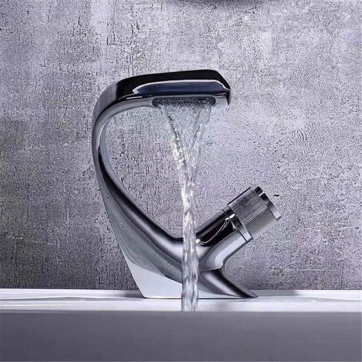 Moderne Waschtischarmatur – Stilvoller Chromhahn