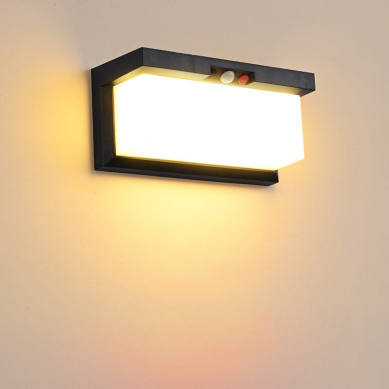 Moderne minimalistiske sol- og vanntette plast- og PC-rektangulære LED-vegglampe for utendørs, patio og hage | Skanto