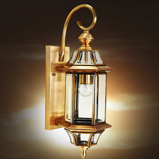 Polygonal, vanntett vegglampe laget av messing og glass med én lyskilde for soverom, terrasser og hager
