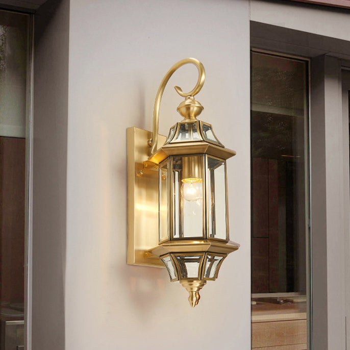 Tradisjonell europeisk messing glass polygonal 1-lyskilde vanntett vegglampe for soverom, uteplass og hage | Skanto