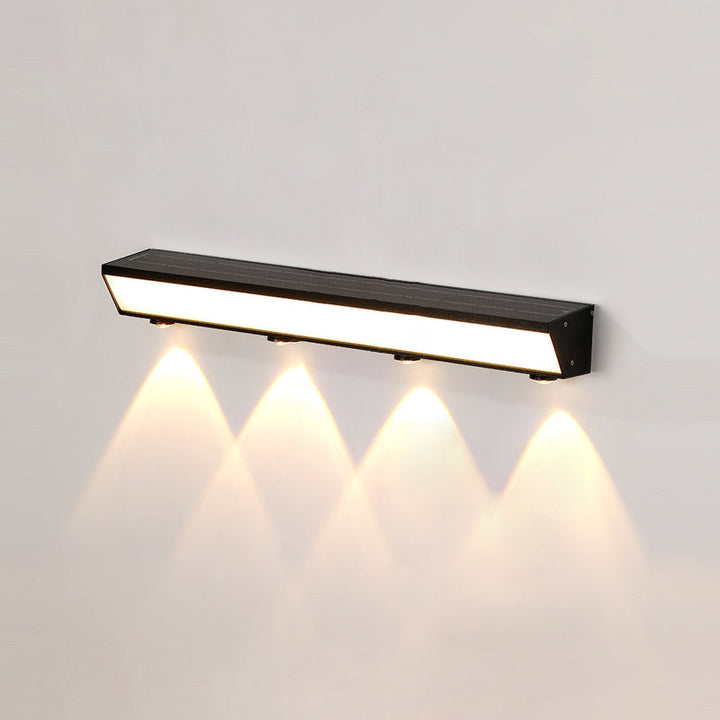 Soldrevet, vanntett, rektangulær LED-vegglampe med bevegelsessensor, laget av akryl, aluminium og rustfritt stål for terrassen