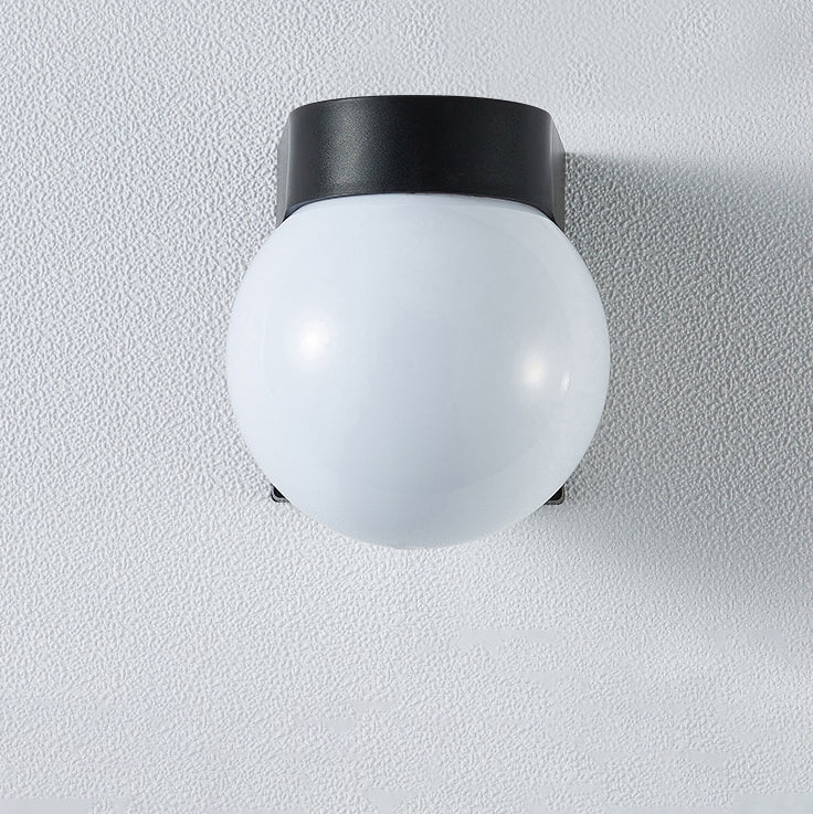 Vanntett, sfærisk vegglampe av polykarbonat-akryl med terrasselys