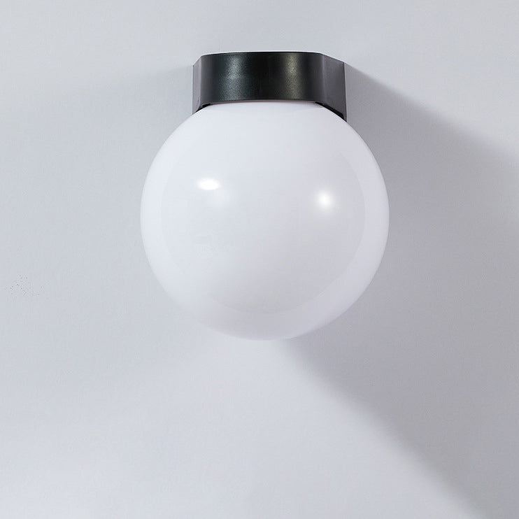 Moderne Enkelhet Vanntett Orb Polykarbonat Akryl 1-Lys Vegglampe For Utendørs Patio | Skanto