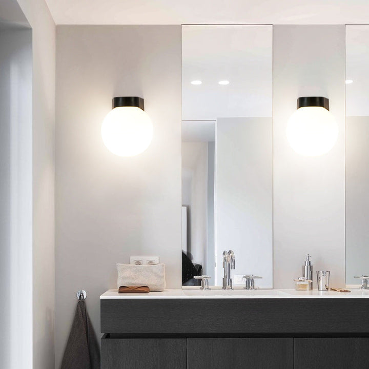 Moderne Enkelhet Vanntett Orb Polykarbonat Akryl 1-Lys Vegglampe For Utendørs Patio | Skanto