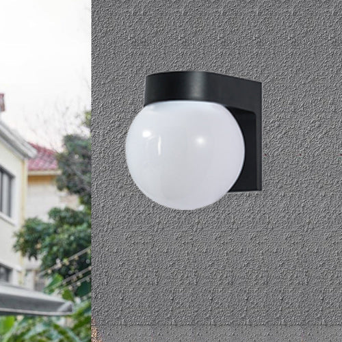 Vanntett, sfærisk vegglampe av polykarbonat-akryl med terrasselys