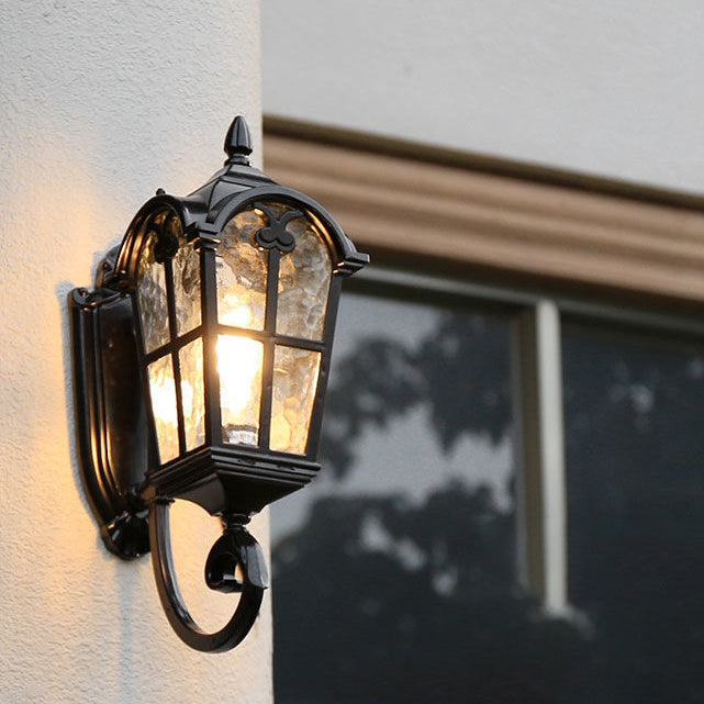 Tradisjonell europeisk kvadratisk blonder aluminium trykt glass 1-lys utendørs vegglampe for hage | Skanto