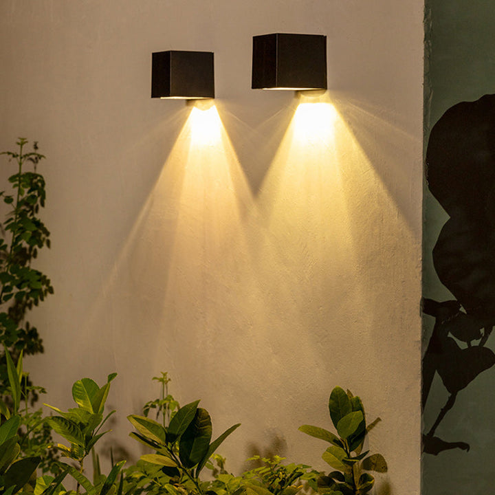 Moderne minimaliste kube plastisk solenergi LED vegglampe for hagen | Skanto