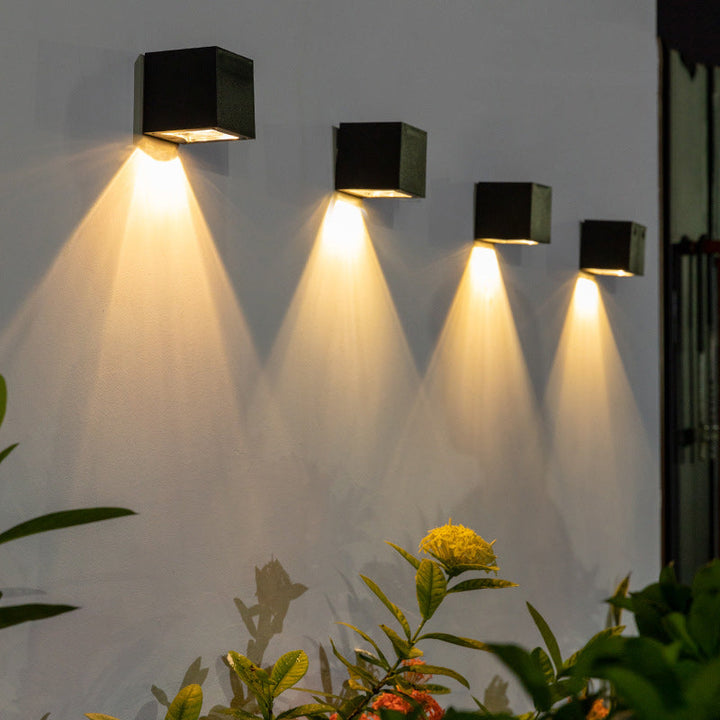 Moderne minimaliste kube plastisk solenergi LED vegglampe for hagen | Skanto