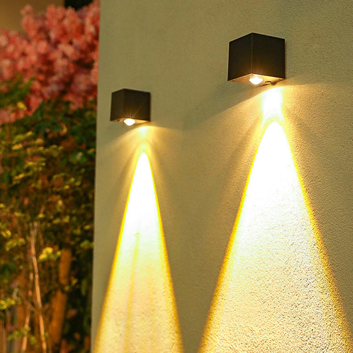 Moderne minimaliste kube plastisk solenergi LED vegglampe for hagen | Skanto