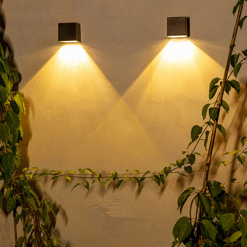 Moderne minimaliste kube plastisk solenergi LED vegglampe for hagen | Skanto