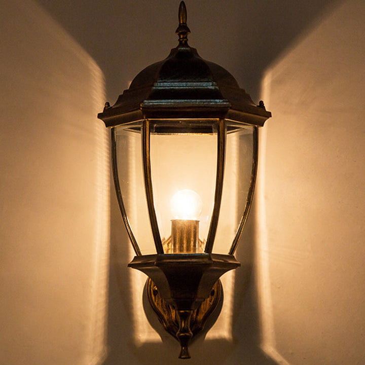 Moderne, vanntett, sekskantet vegglampe i retrostil laget av aluminium med frostet klart glass og burdesign for terrassen