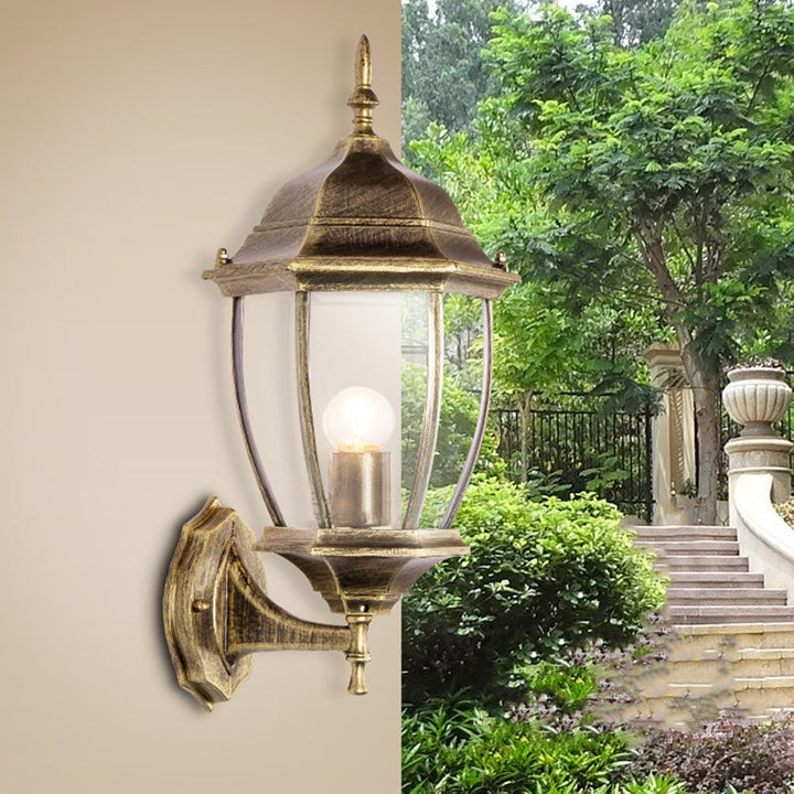 Moderne, vanntett, sekskantet vegglampe i retrostil laget av aluminium med frostet klart glass og burdesign for terrassen