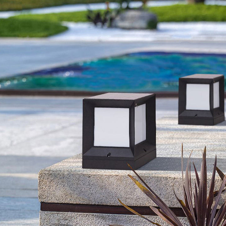 Moderne Minimalistiske Solvannfaste Firkantede Aluminium Acryll LED Utendørs Stolpe Lys For Hage | Skanto