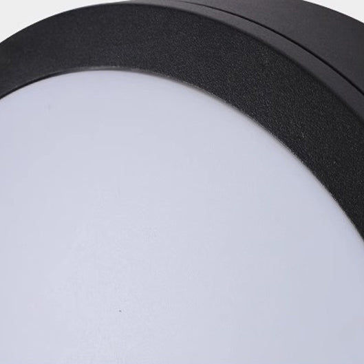 Vanntett rund LED-taklampe laget av aluminium og akryl for utendørs bruk, for innfelt montering i hagen.