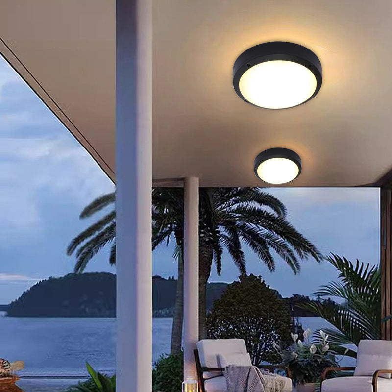 Vanntett rund LED-taklampe laget av aluminium og akryl for utendørs bruk, for innfelt montering i hagen.