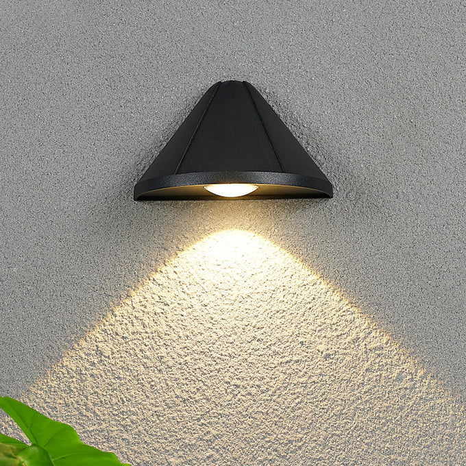 Moderne Minimalistisk Vanntett Trekant Halvsirkel Støpt Aluminium PC LED Vegglampe For Utendørs Patio | Skanto