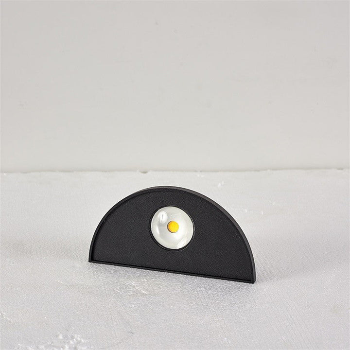 Moderne Minimalistisk Vanntett Trekant Halvsirkel Støpt Aluminium PC LED Vegglampe For Utendørs Patio | Skanto