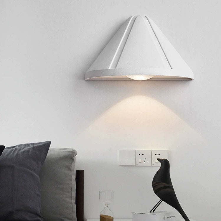 Moderne Minimalistisk Vanntett Trekant Halvsirkel Støpt Aluminium PC LED Vegglampe For Utendørs Patio | Skanto