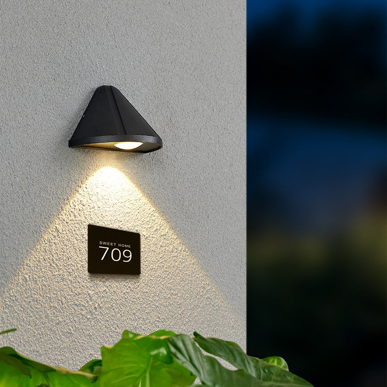Moderne Minimalistisk Vanntett Trekant Halvsirkel Støpt Aluminium PC LED Vegglampe For Utendørs Patio | Skanto